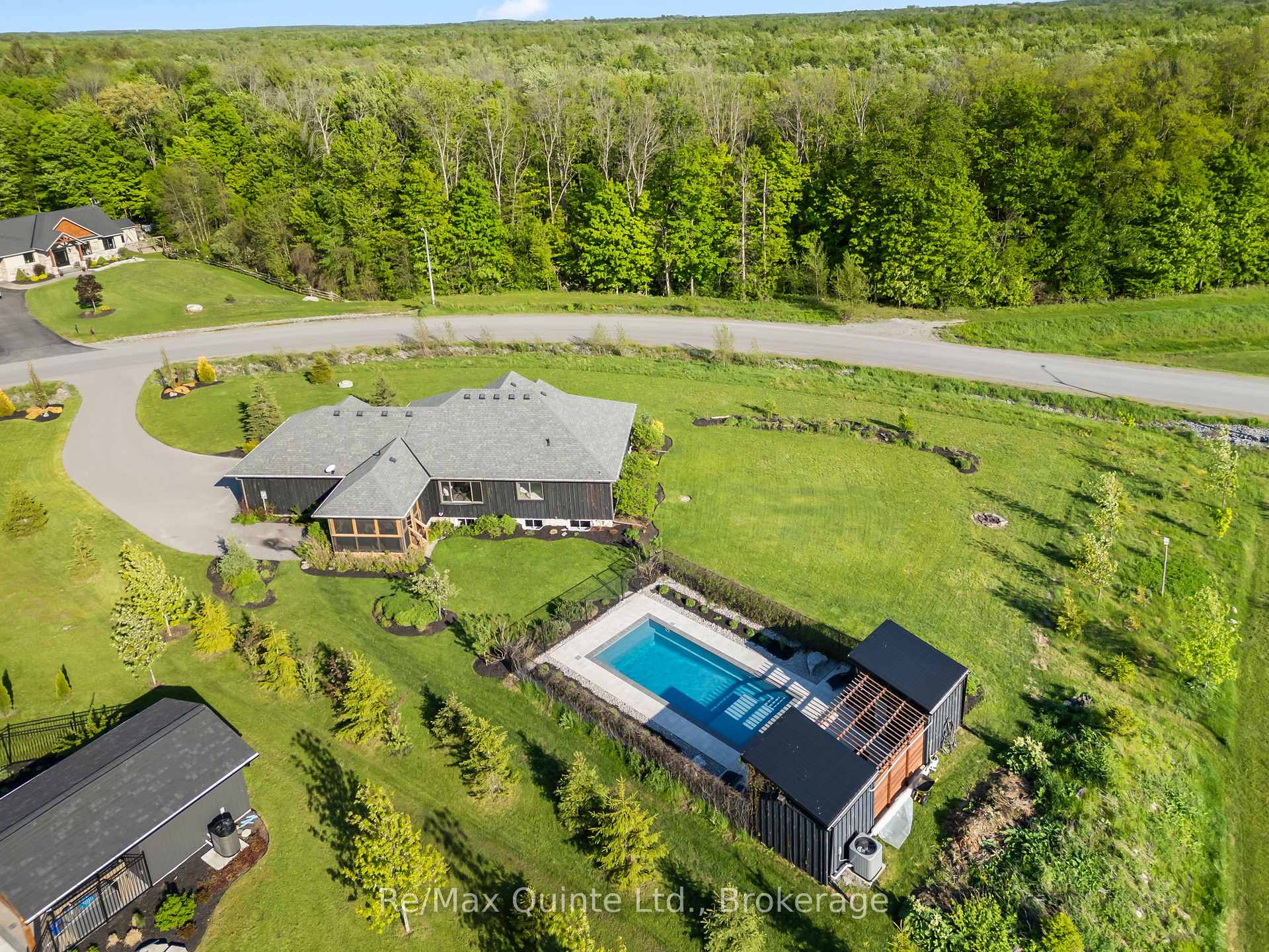 68 Hidden Valley Drive, Belleville — photo 3 of 5