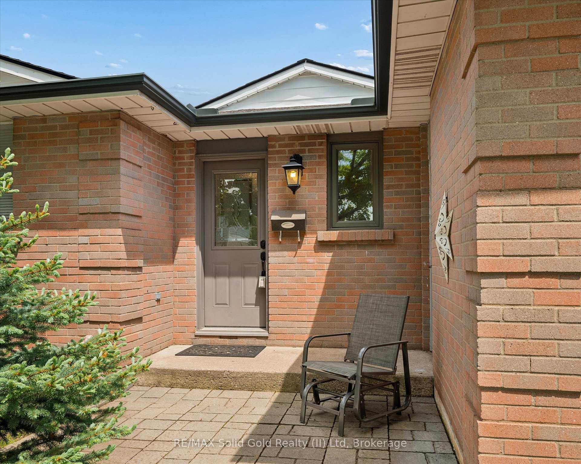 1862 Briarwood Drive, Cambridge — photo 3 of 5
