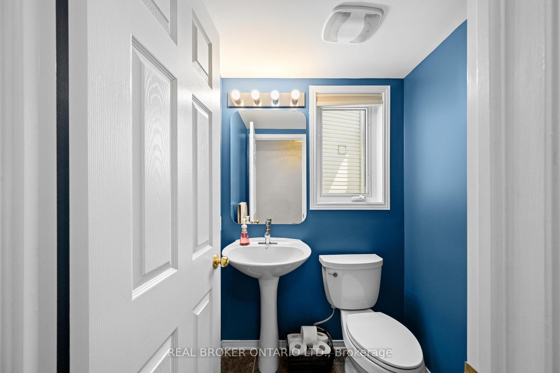 25 Steel Street, Beacon Hill North - South and Area — photo 4 of 5