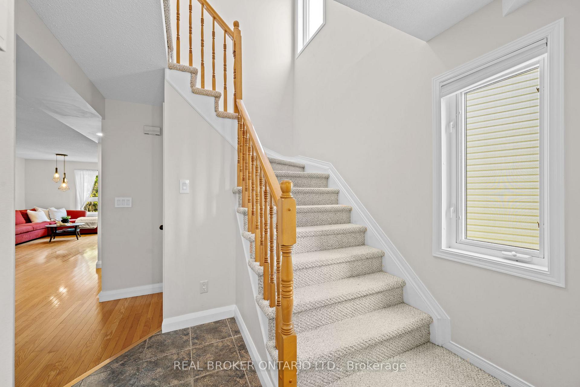 25 Steel Street, Beacon Hill North - South and Area — photo 5 of 5