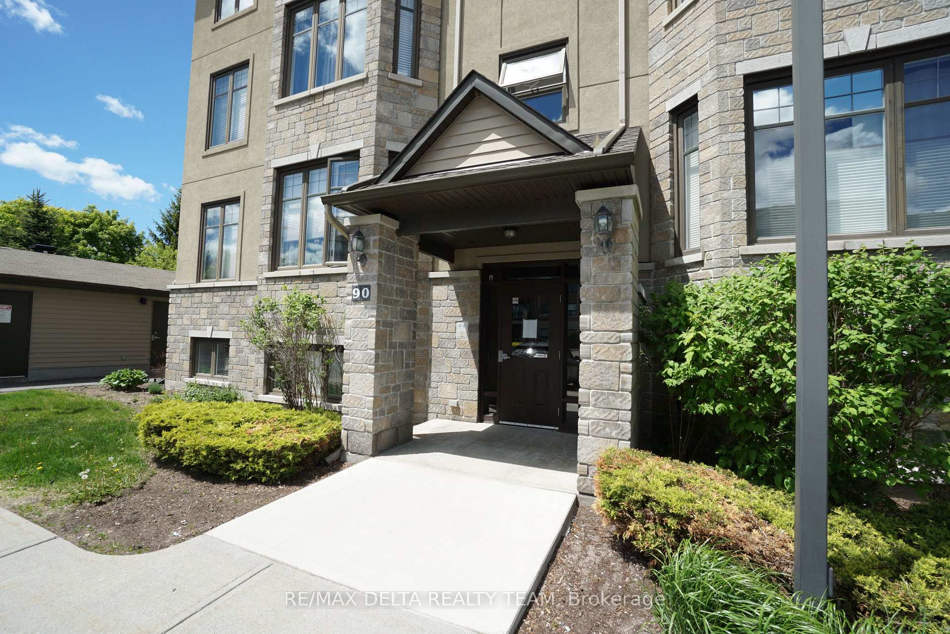 90 Prestige Circle 7, Orleans - Cumberland and Area — photo 2 of 5
