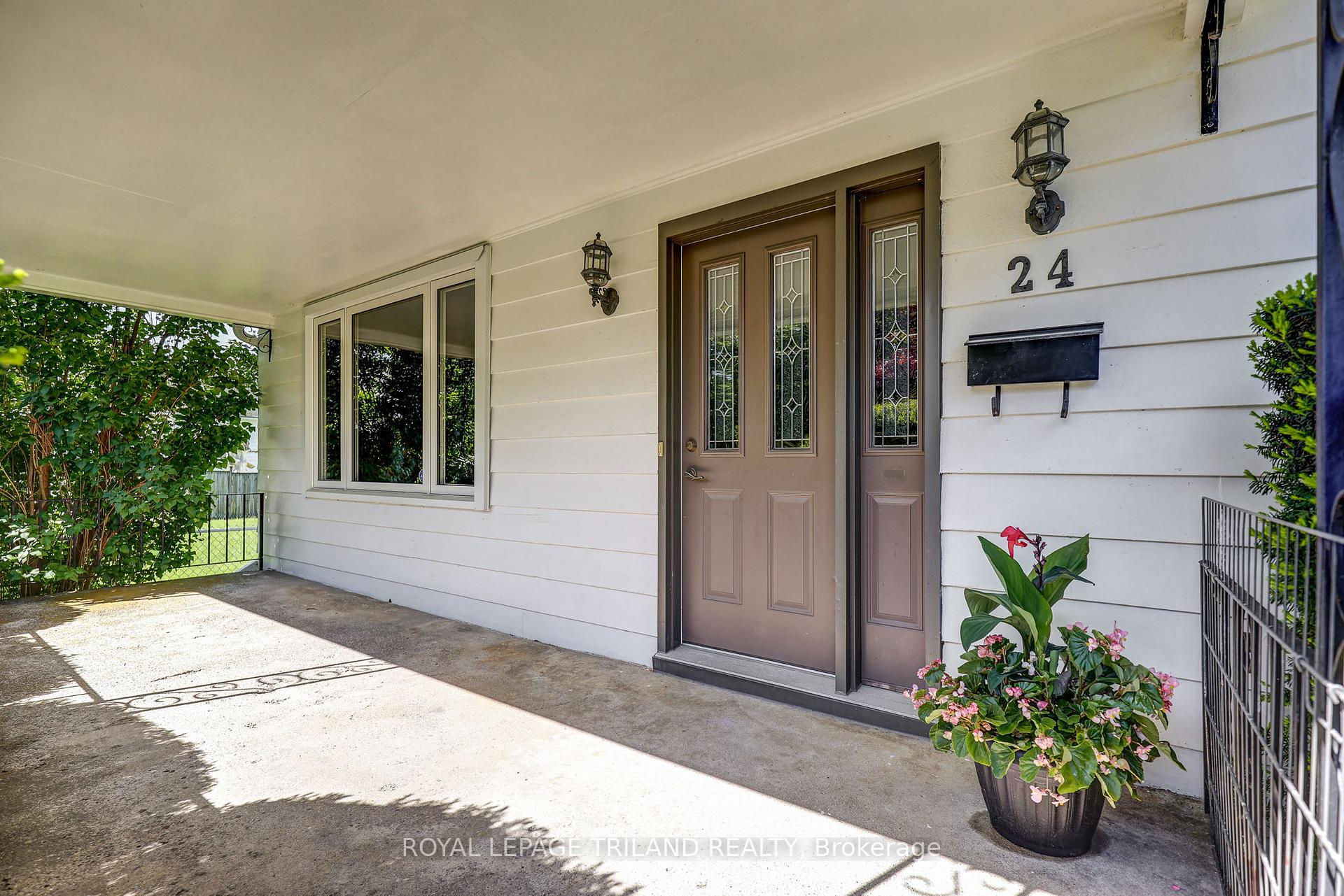 24 Isabel Street, St. Thomas — photo 4 of 5