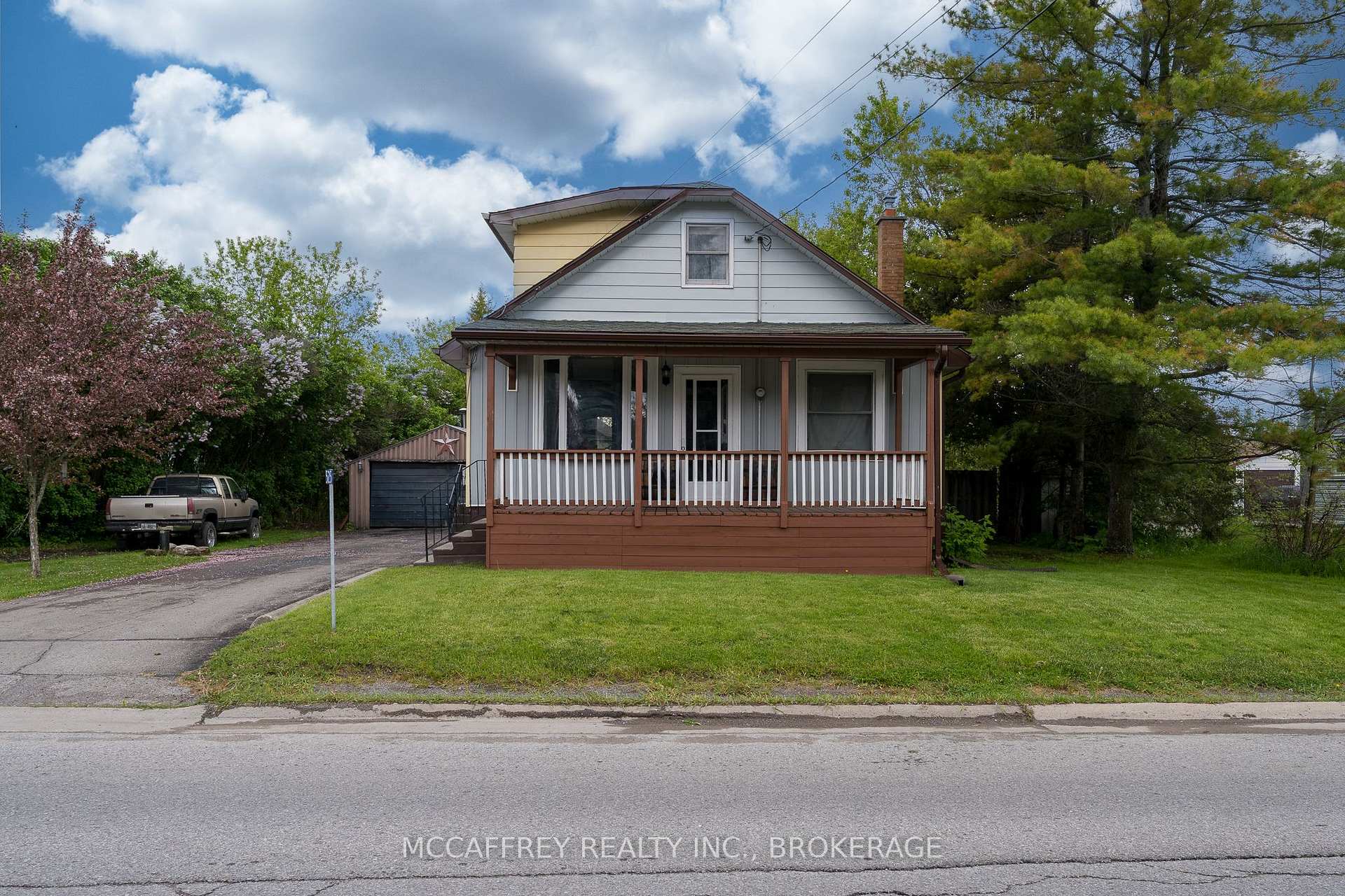 525 Cannifton Road N, Belleville — photo 2 of 5