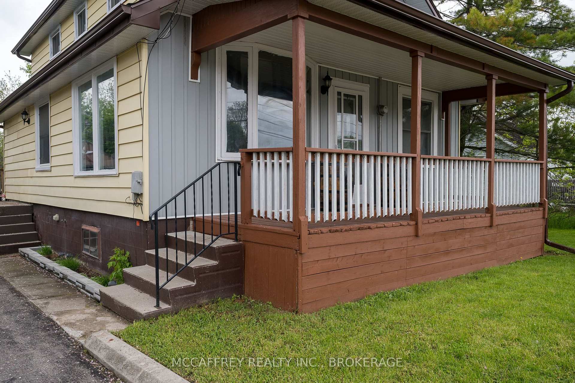 525 Cannifton Road N, Belleville — photo 3 of 5