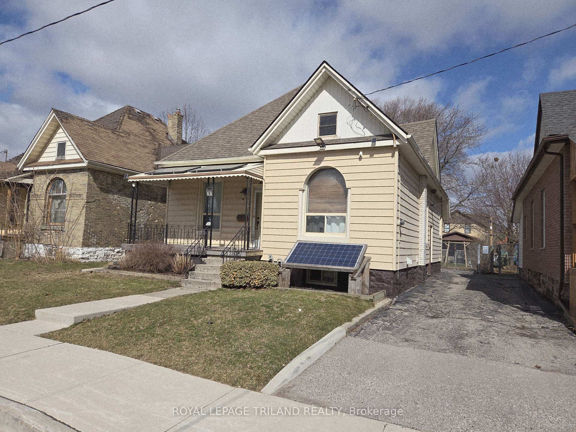 8 Weldon Avenue, St. Thomas — photo 2 of 5
