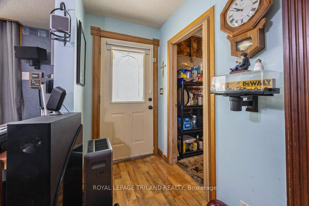 8 Weldon Avenue, St. Thomas — photo 3 of 5