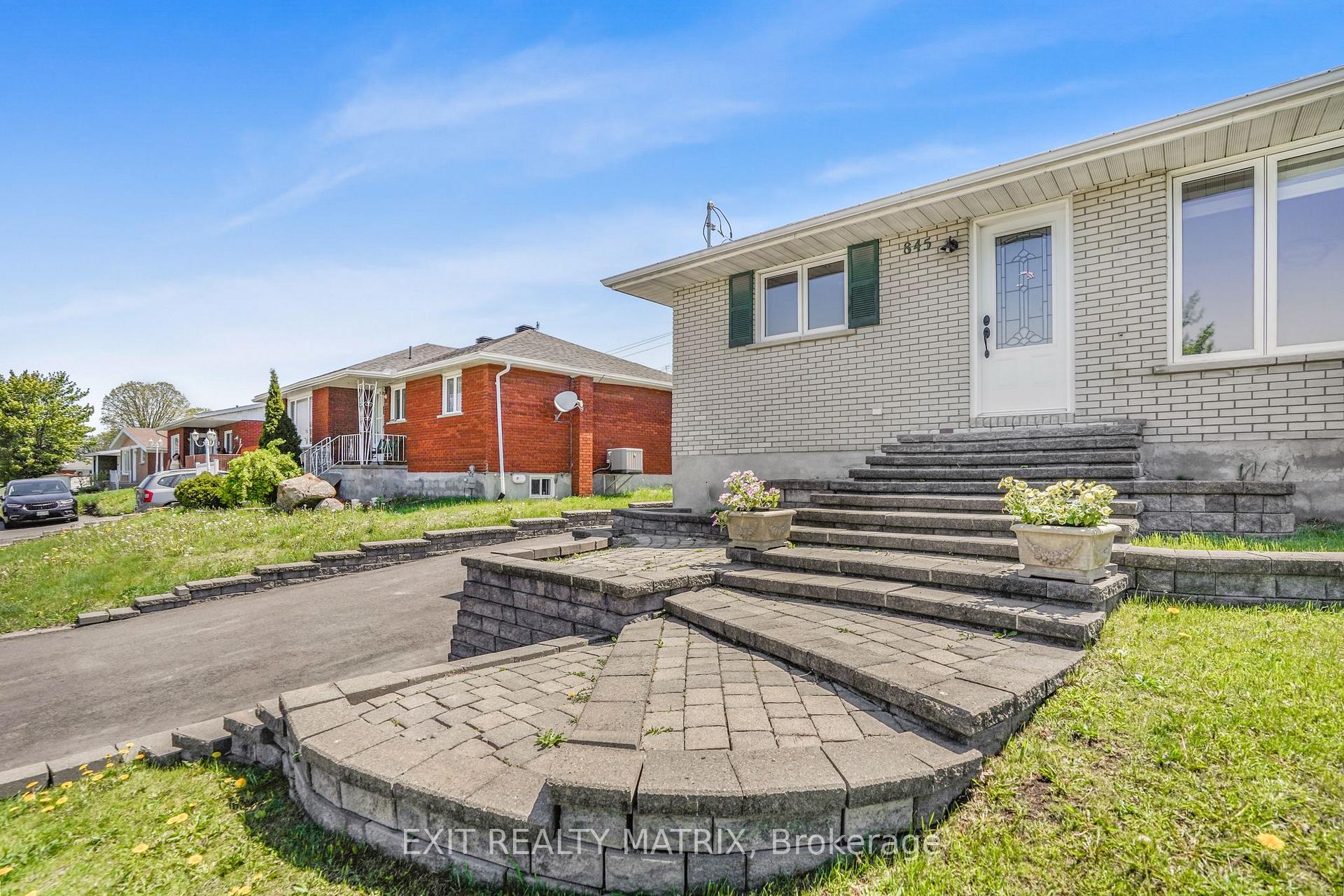 845 Cartier Boulevard, Hawkesbury — photo 3 of 5