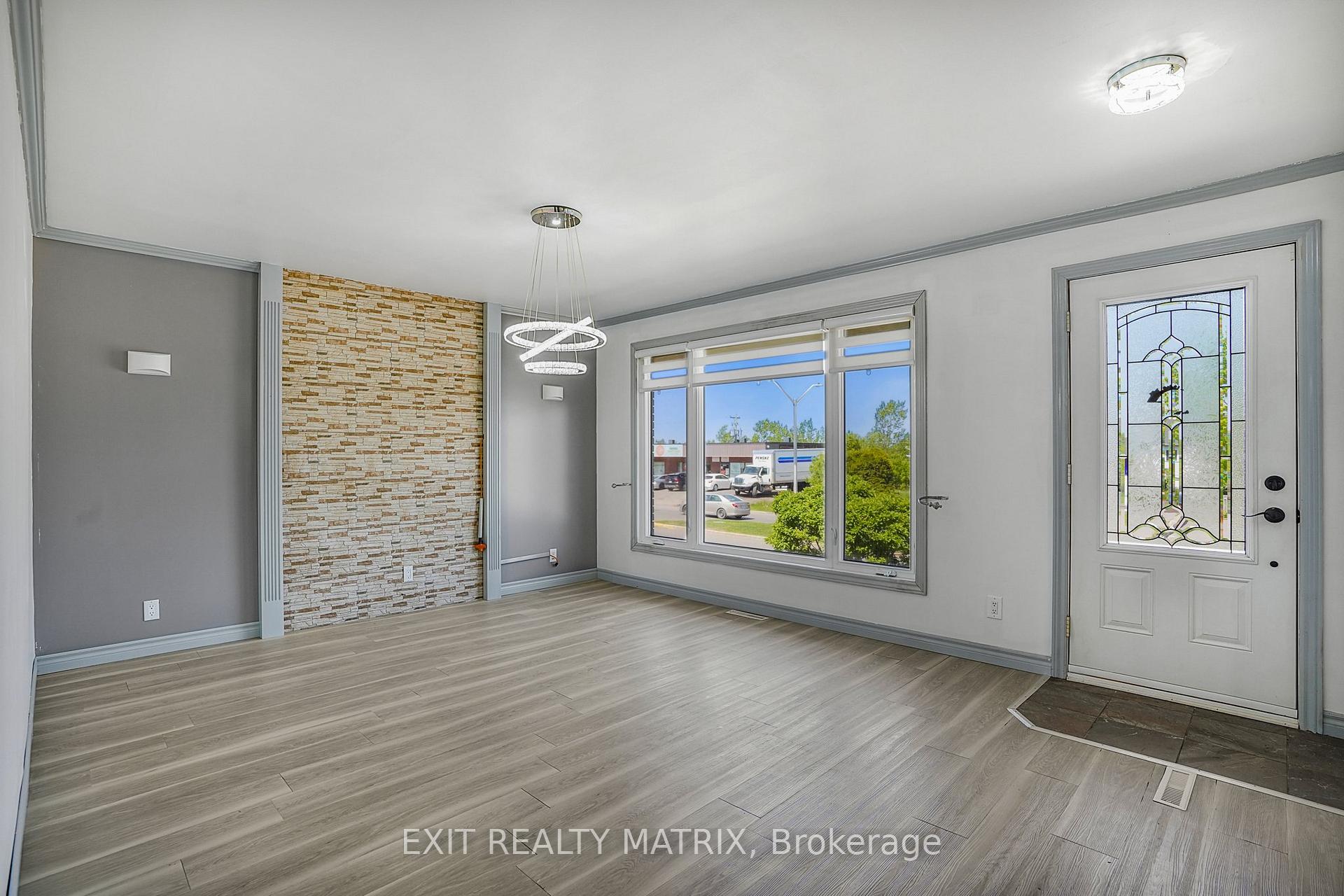 845 Cartier Boulevard, Hawkesbury — photo 4 of 5