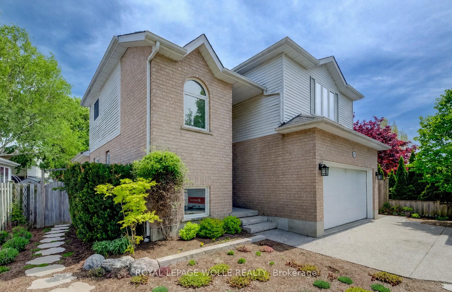 464 Northlake Drive, Waterloo — photo 3 of 5
