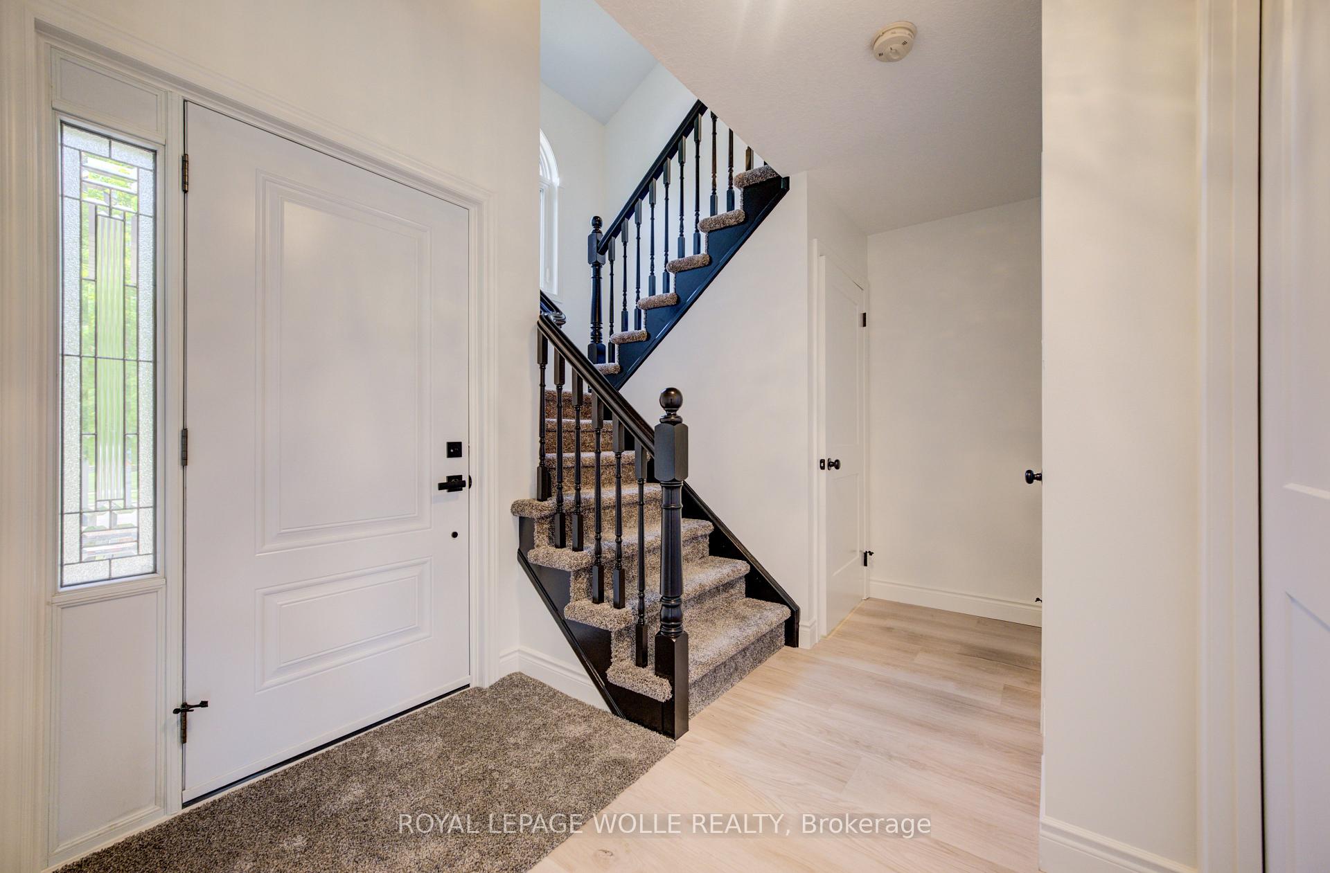 464 Northlake Drive, Waterloo — photo 5 of 5