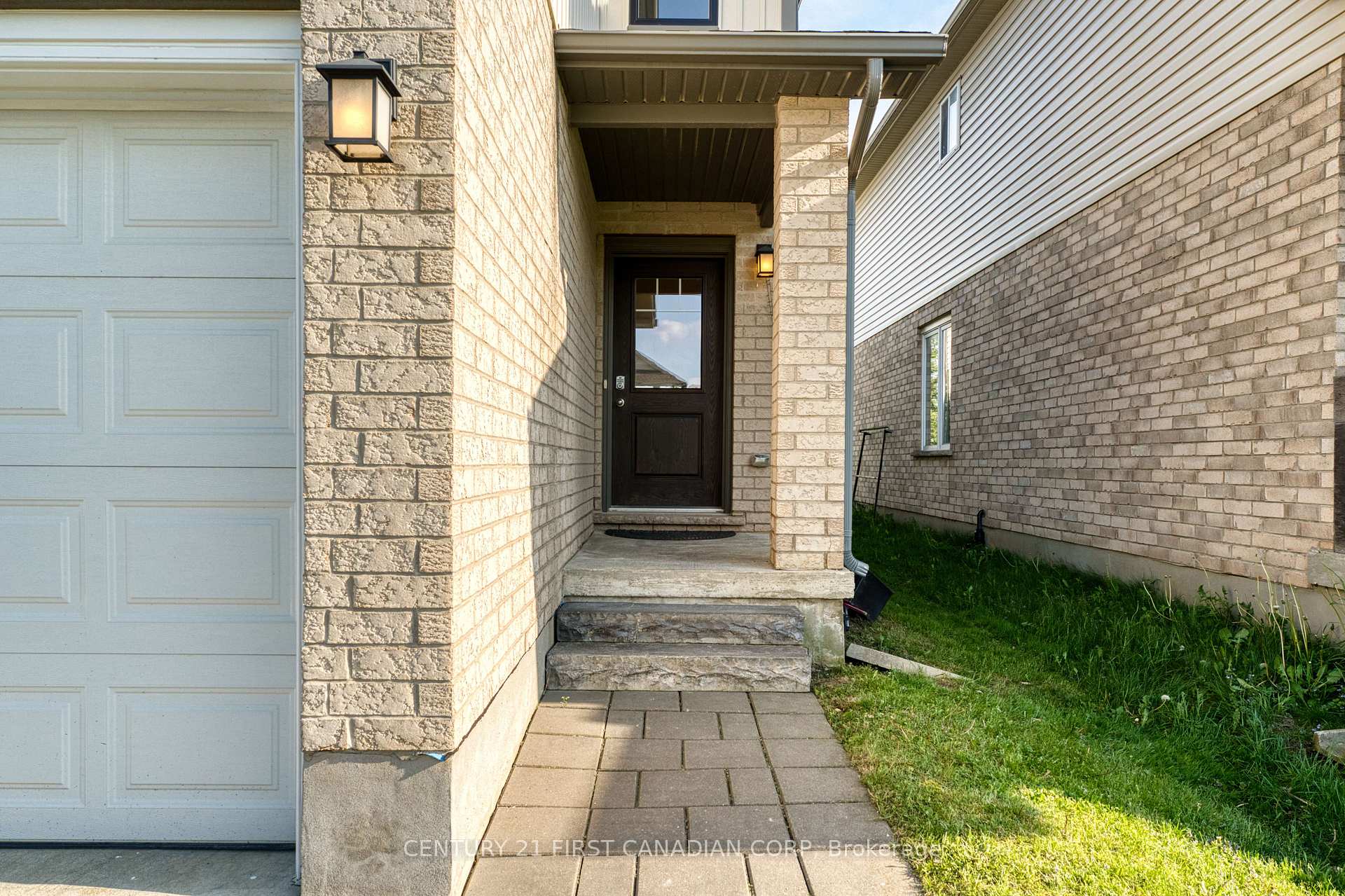 1210 Sandbar Street, London North — photo 2 of 5