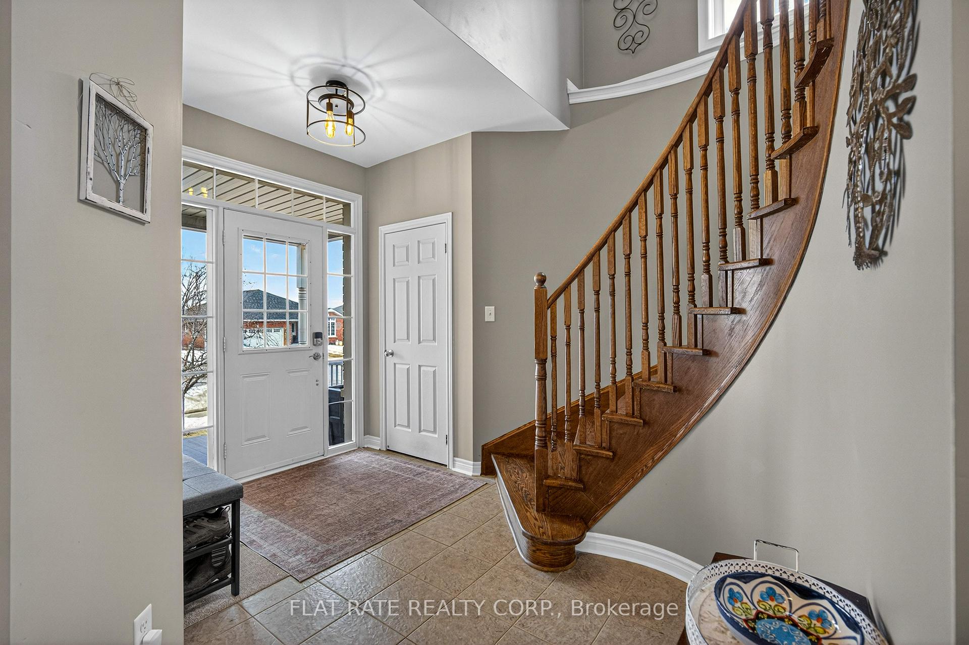1570 Scollard Crescent, Peterborough — photo 4 of 5