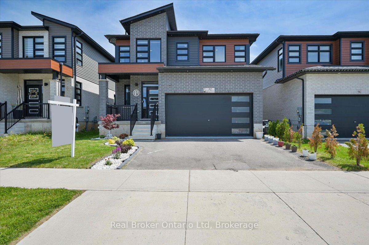92 Moon Crescent, Cambridge, ON N1S 0C4 — Cambridge, Ontario