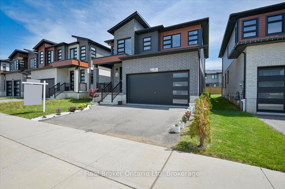 92 Moon Crescent, Cambridge — photo 2 of 5