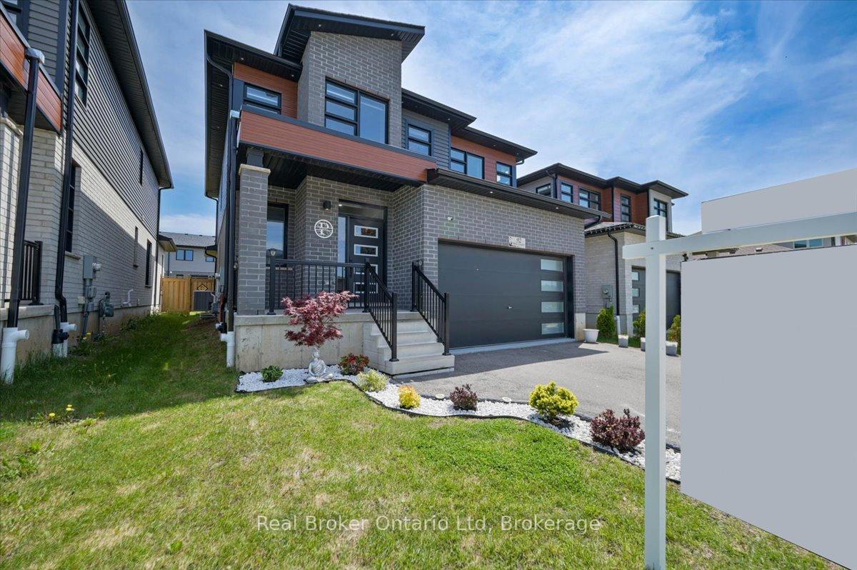 92 Moon Crescent, Cambridge — photo 3 of 5