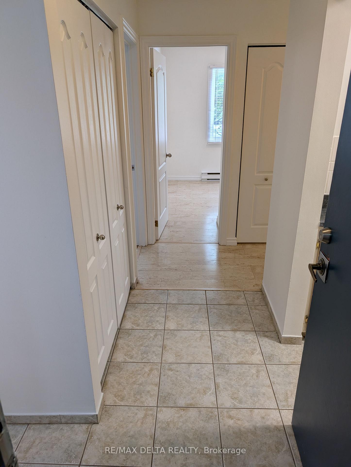 2044 Arrowsmith Drive 202A, Beacon Hill North - South and Area — photo 2 of 5