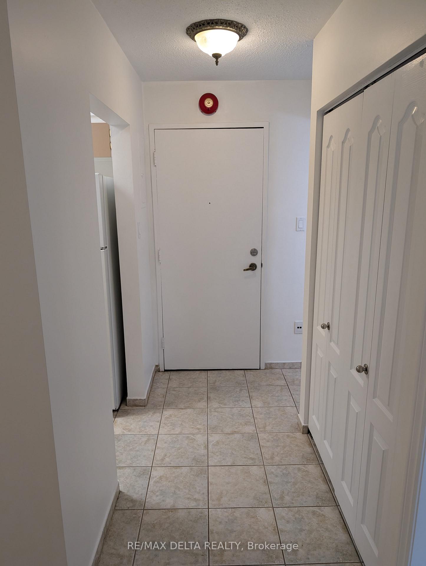 2044 Arrowsmith Drive 202A, Beacon Hill North - South and Area — photo 3 of 5