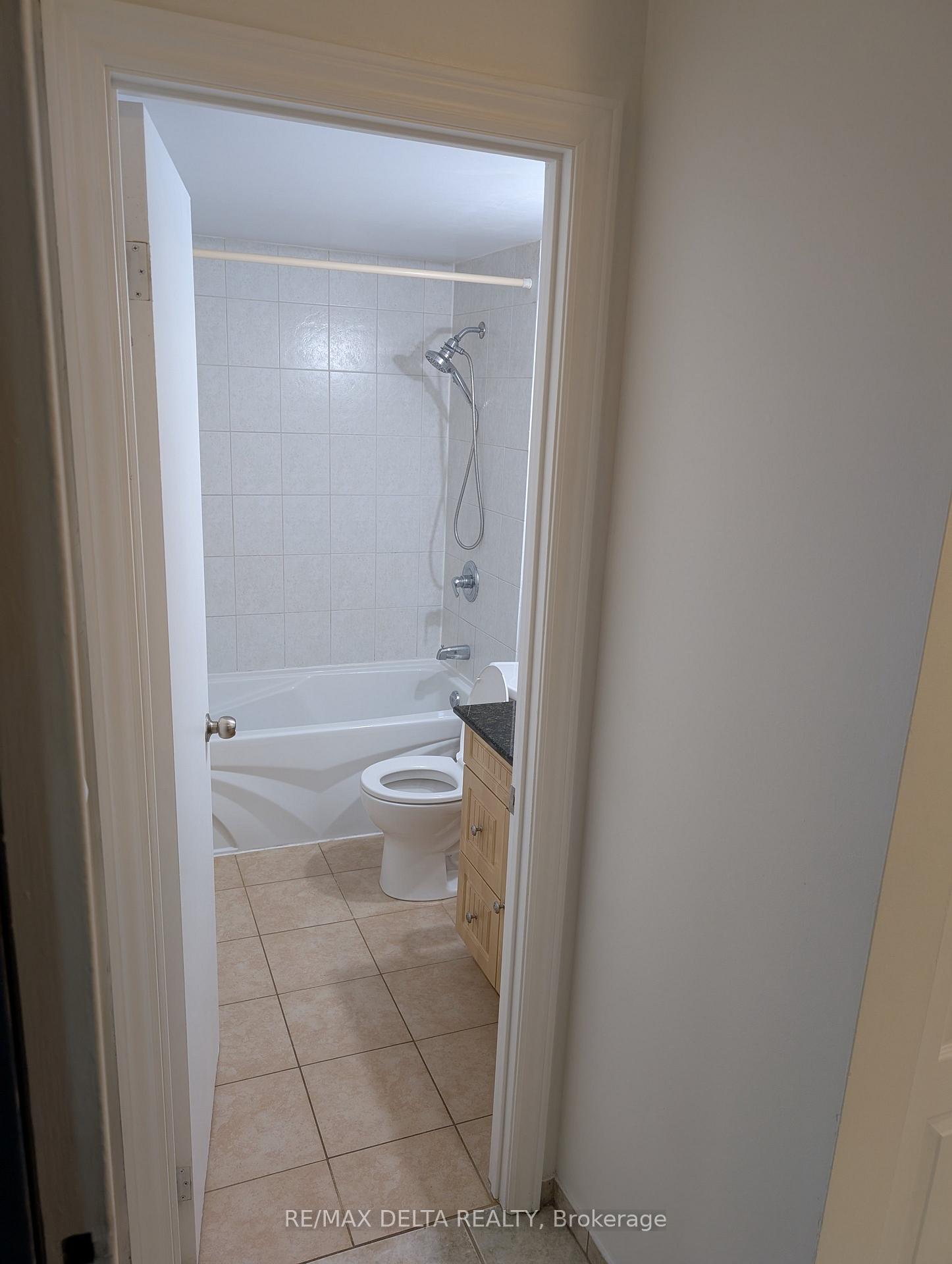 2044 Arrowsmith Drive 202A, Beacon Hill North - South and Area — photo 4 of 5