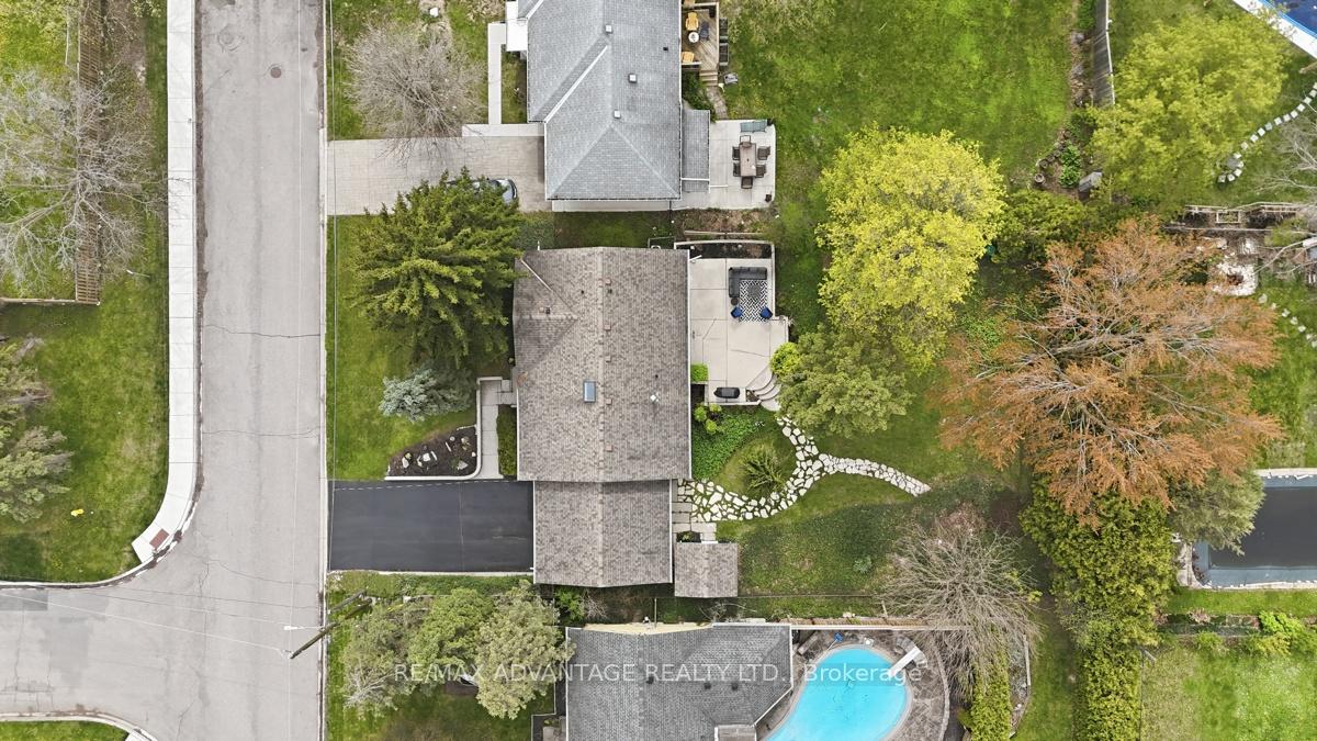 937 Luxton Drive, London North — photo 4 of 5