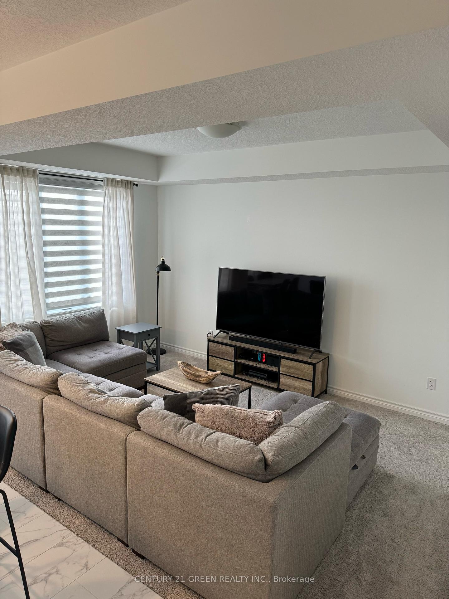 1756 Finley Crescent, London North — photo 4 of 5