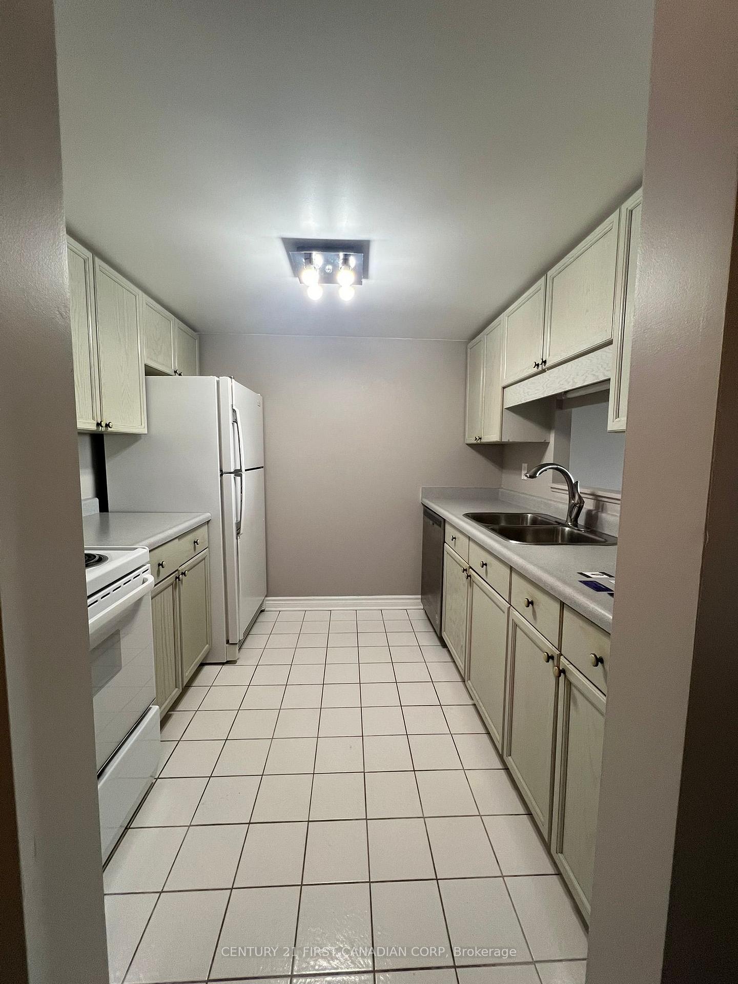 1510 Richmond Street 806, London North — photo 2 of 5