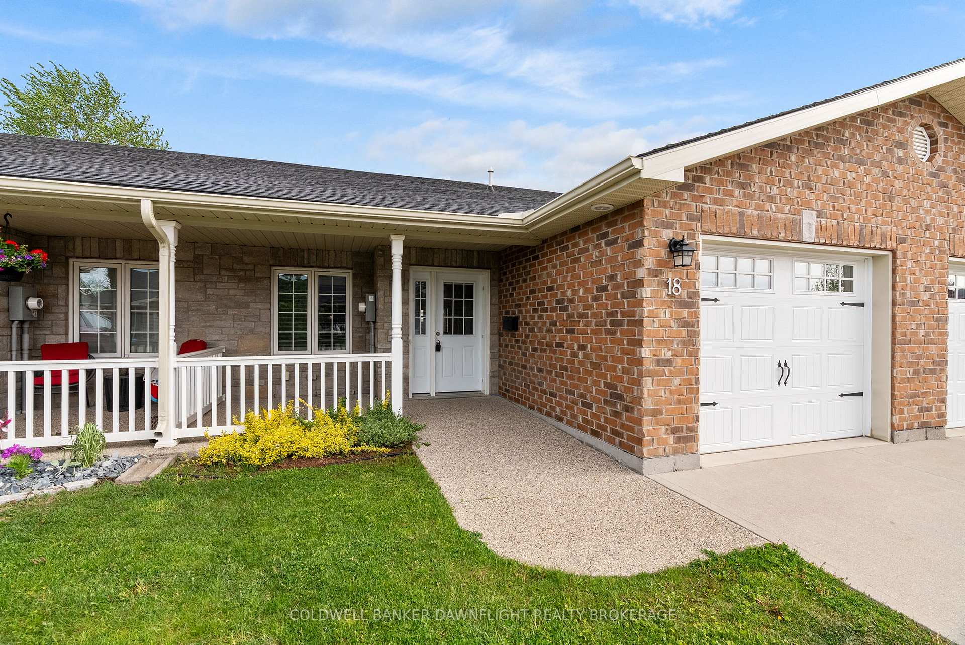 18 Devon Drive, South Huron — photo 2 of 5