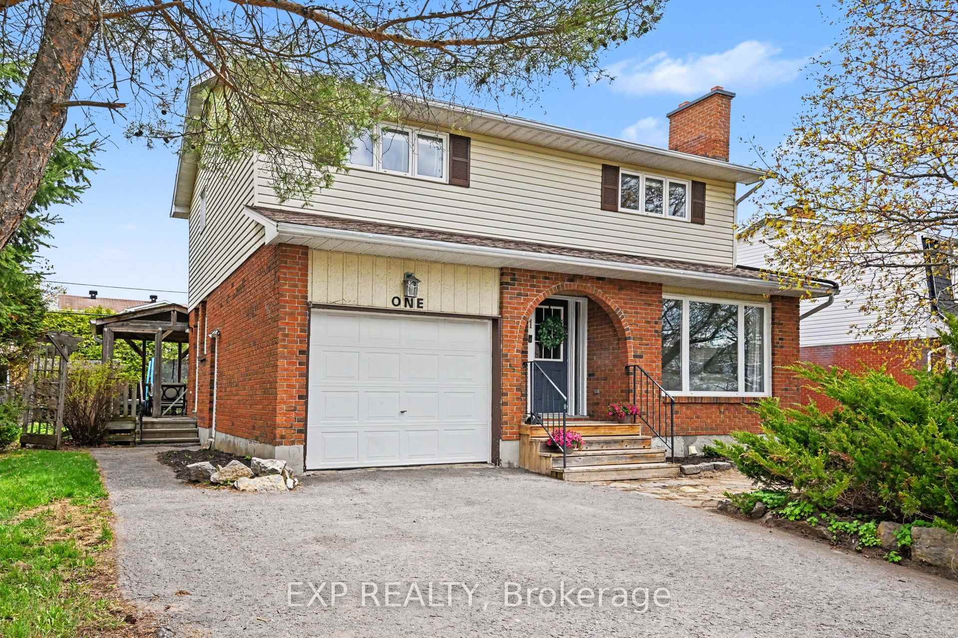 1 Laura Crescent, Mississippi Mills, ON K0A 1A0 — Mississippi Mills, Ontario