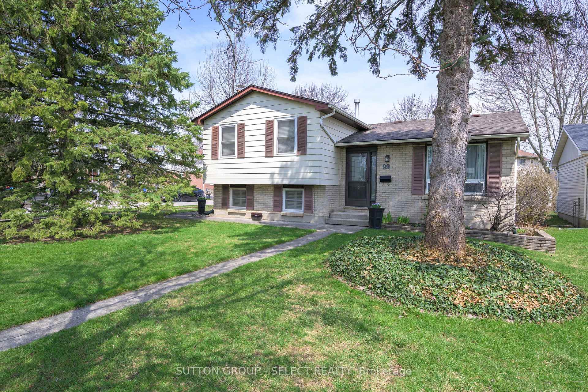 99 Inverary Crescent, London North — photo 2 of 5