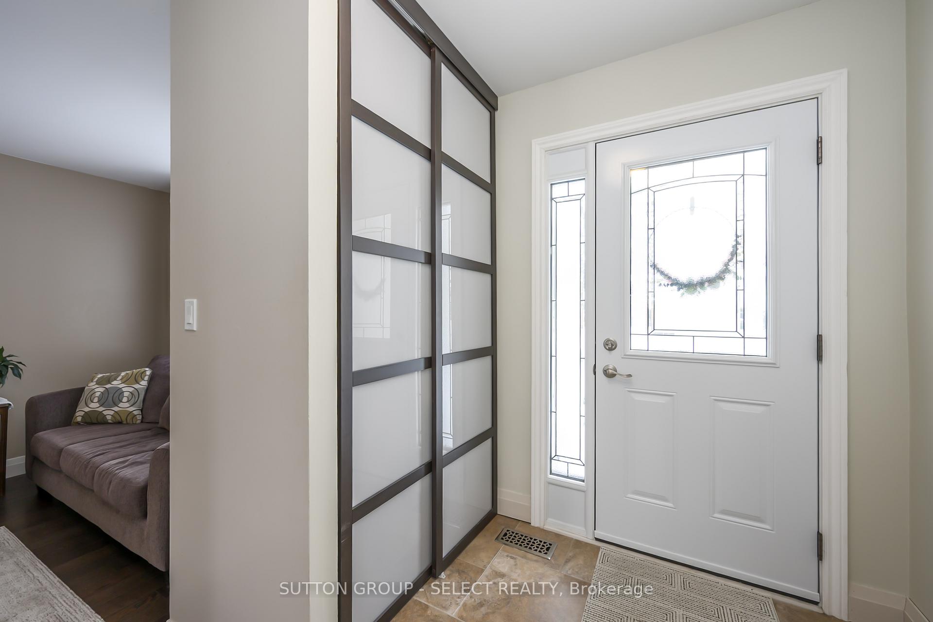 99 Inverary Crescent, London North — photo 3 of 5