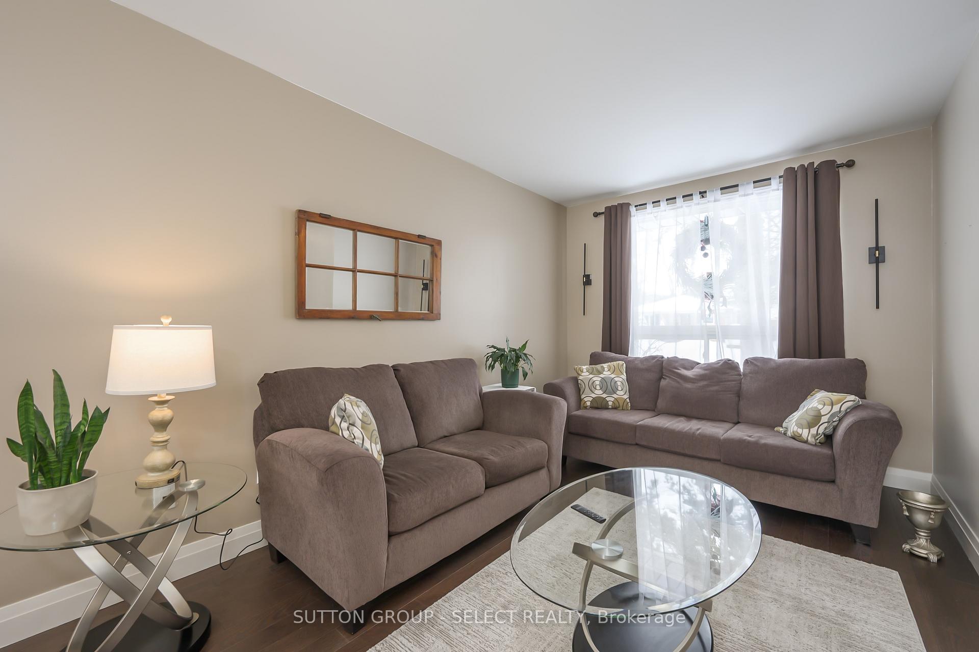 99 Inverary Crescent, London North — photo 4 of 5