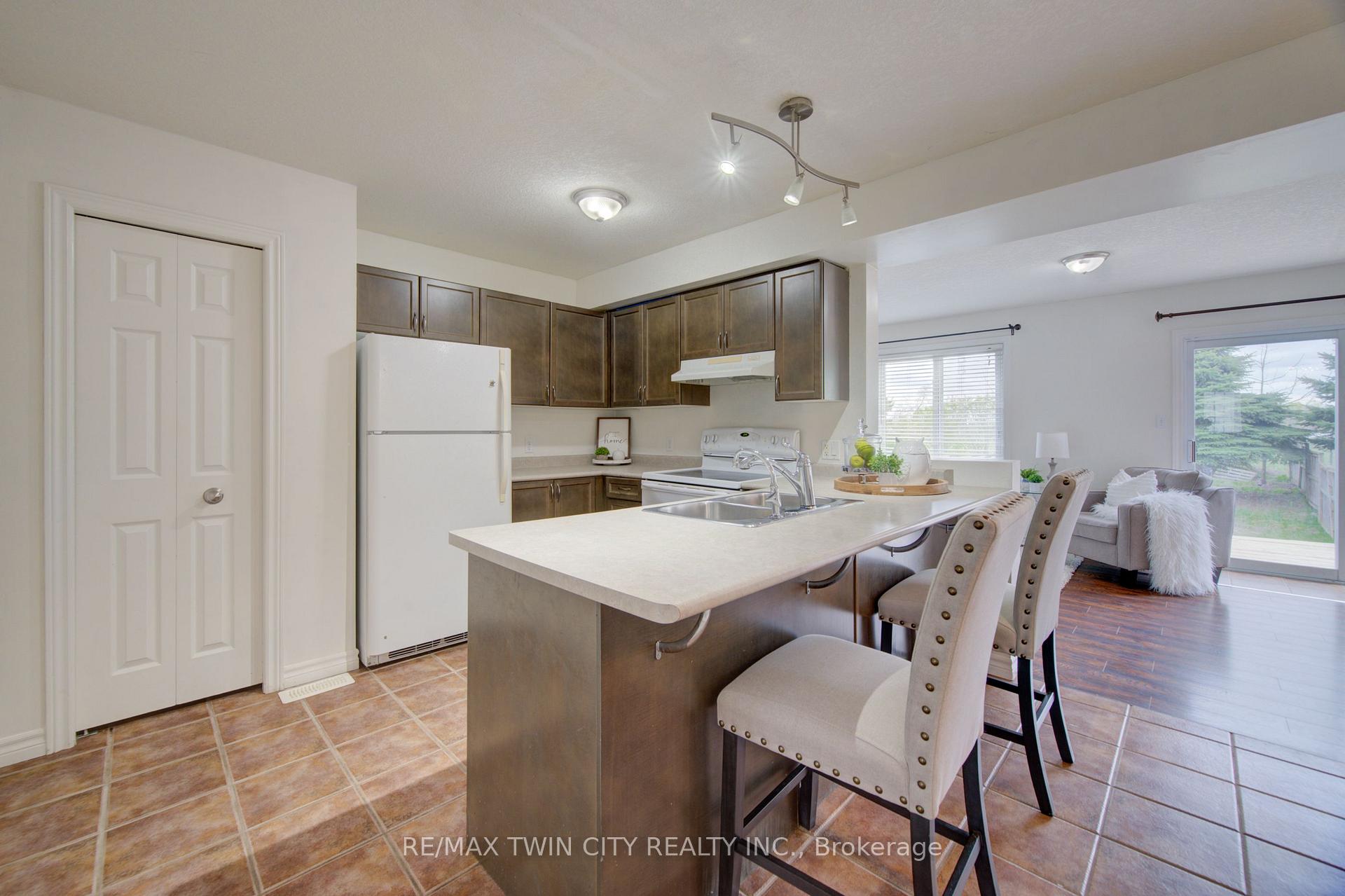 465 Colt Street, Waterloo — photo 4 of 5