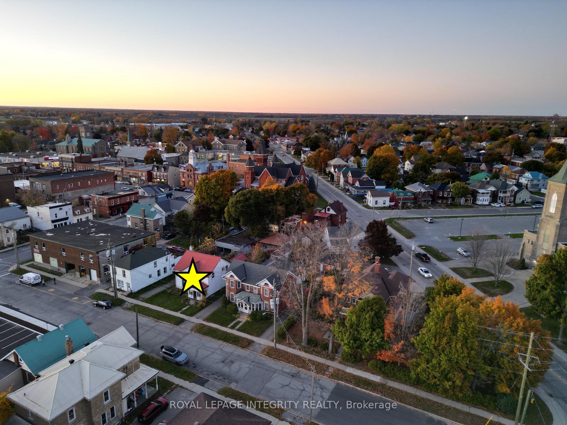 34 William Street E, Smiths Falls — photo 3 of 5