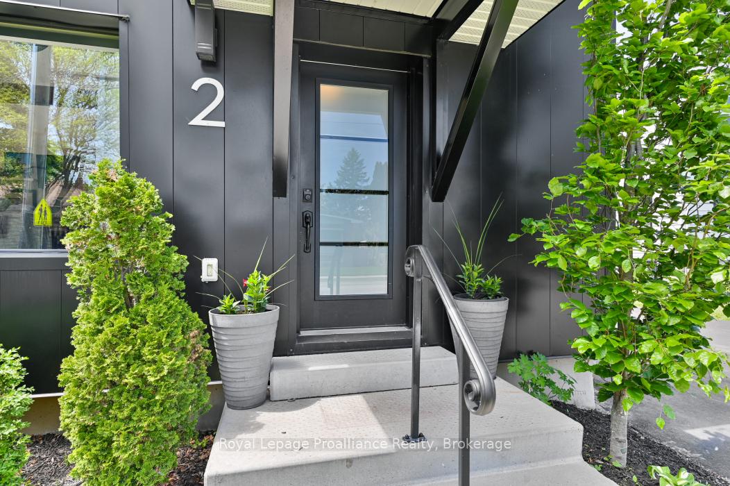 2 Howard Street, Belleville — photo 3 of 5