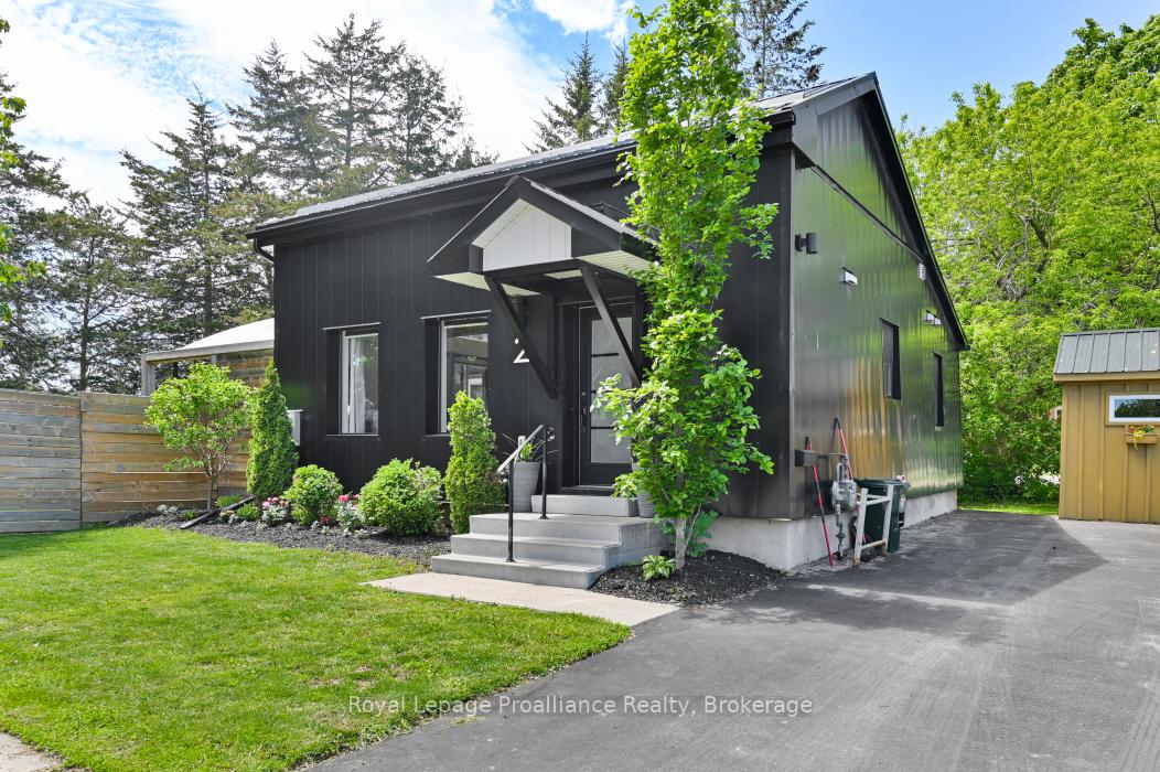 2 Howard Street, Belleville — photo 4 of 5