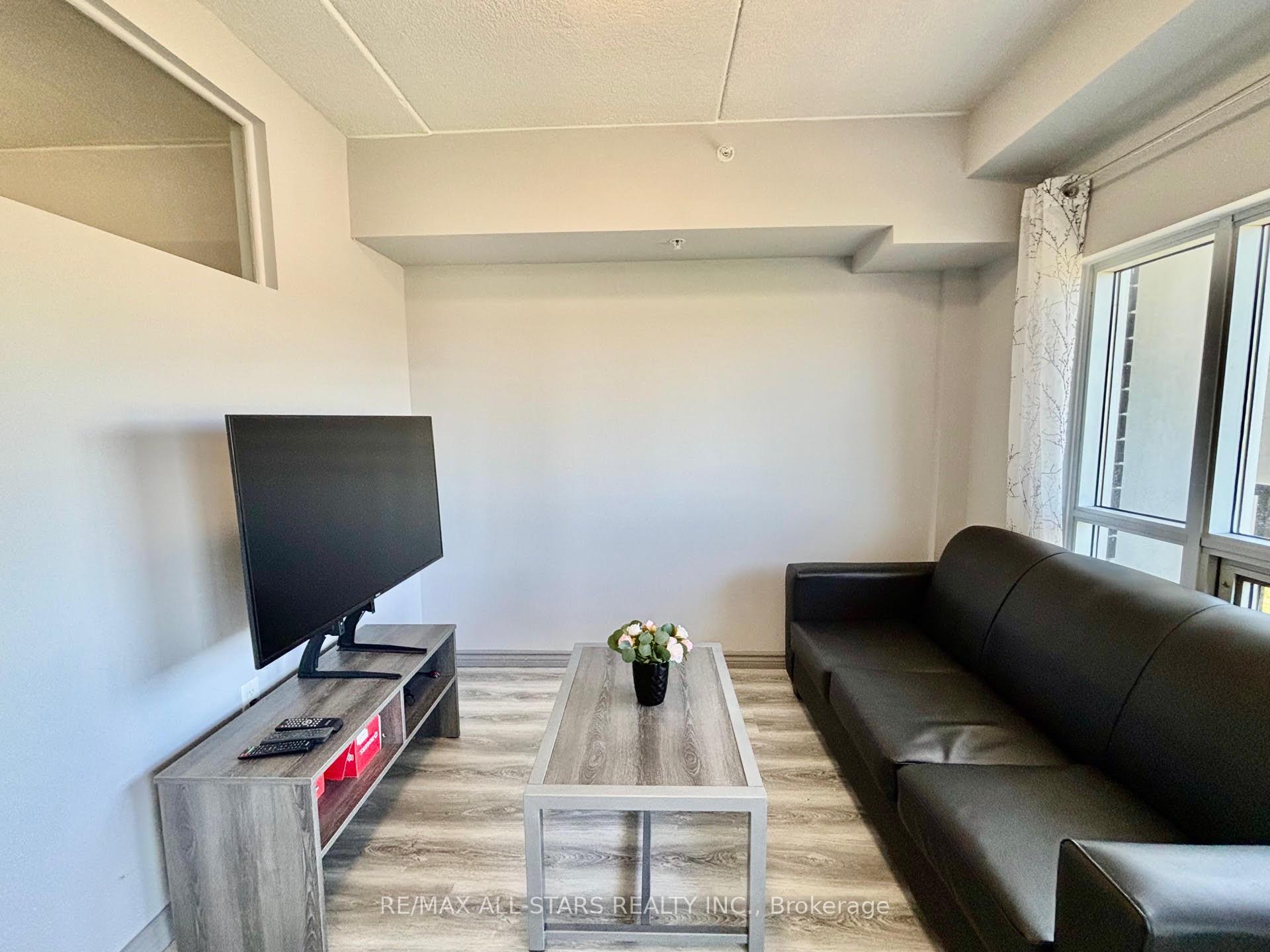275 Larch Street 507, Waterloo — photo 3 of 5