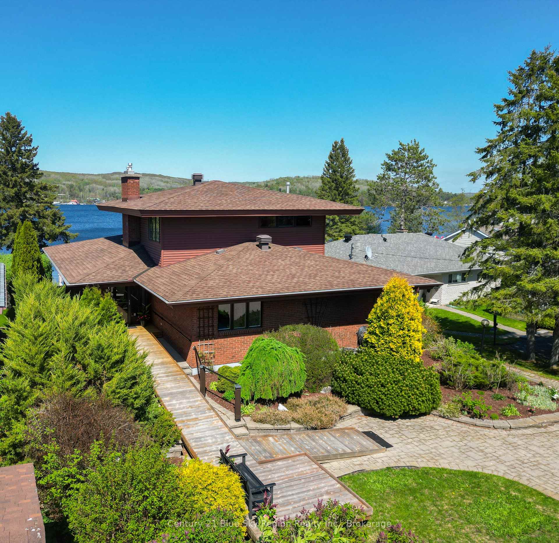 204 Lakeside Drive, North Bay — photo 3 of 5