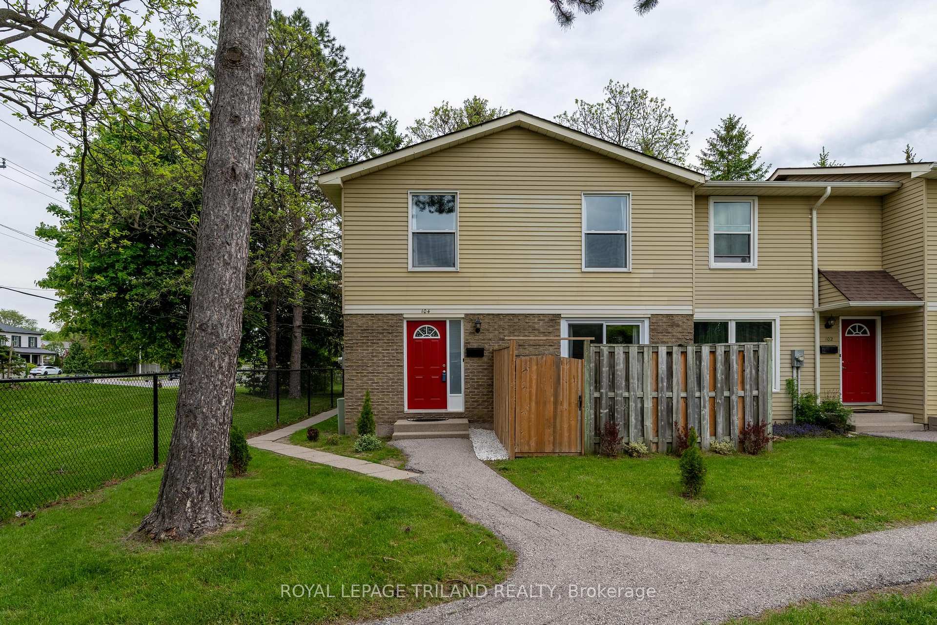 70 Fiddlers Green Road 104, London North, ON N6H 4R4 — London North, Ontario
