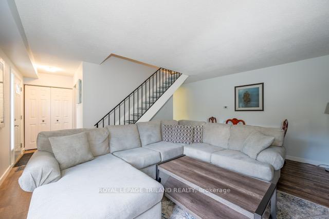 70 Fiddlers Green Road 104, London North — photo 2 of 5