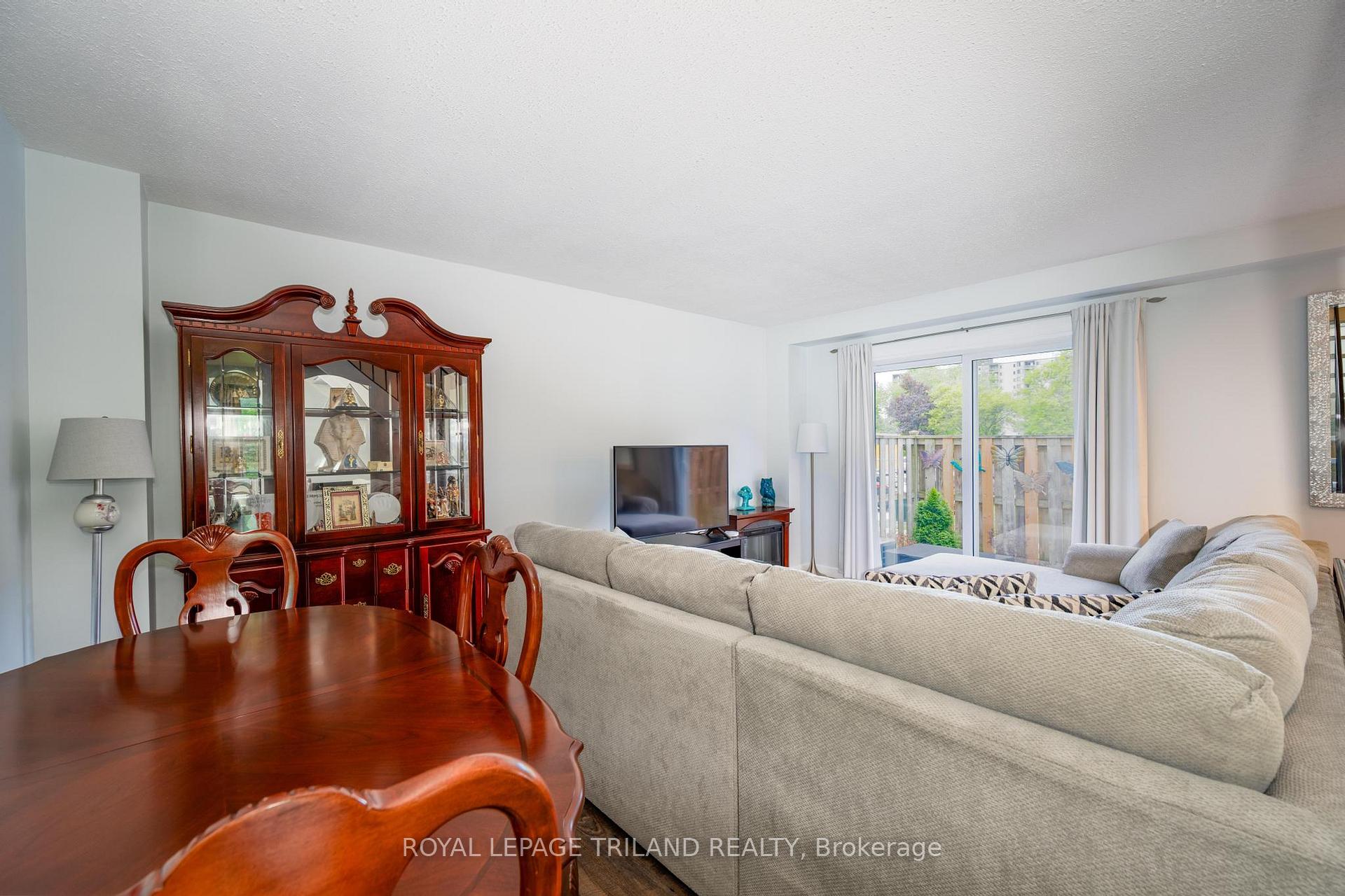 70 Fiddlers Green Road 104, London North — photo 4 of 5