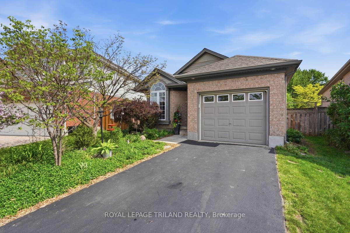 1108 Pleasantview Drive, London North — photo 2 of 5