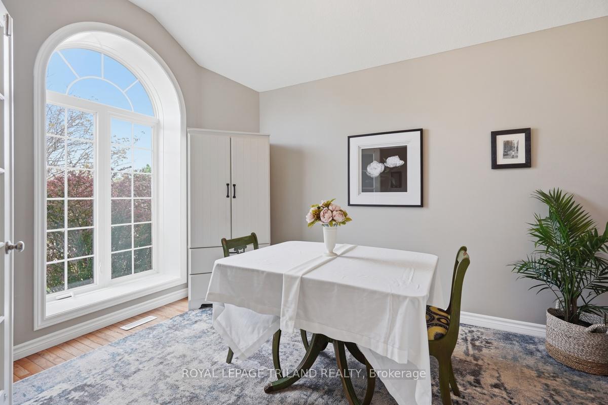 1108 Pleasantview Drive, London North — photo 5 of 5