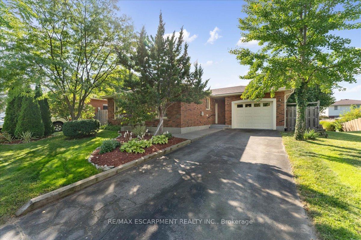 32 Donly Drive N, Norfolk — photo 3 of 5