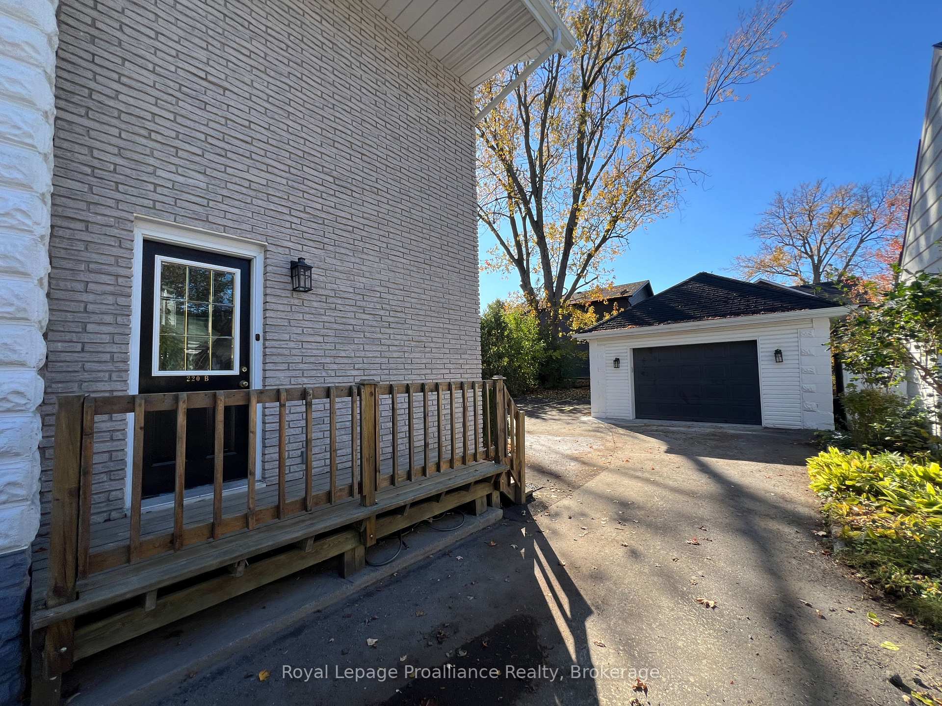 220 Foster Avenue B, Belleville — photo 2 of 5