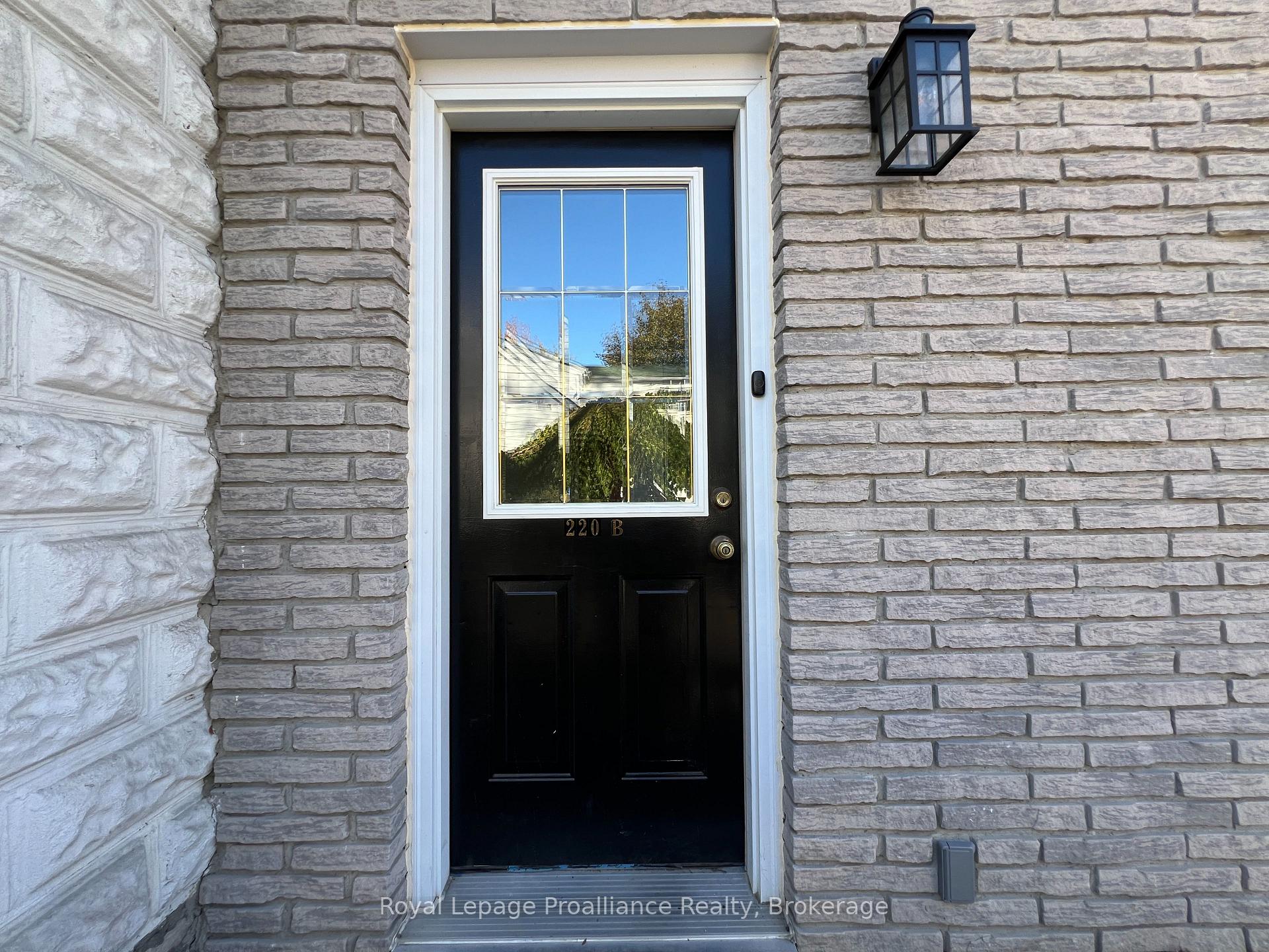 220 Foster Avenue B, Belleville — photo 3 of 5