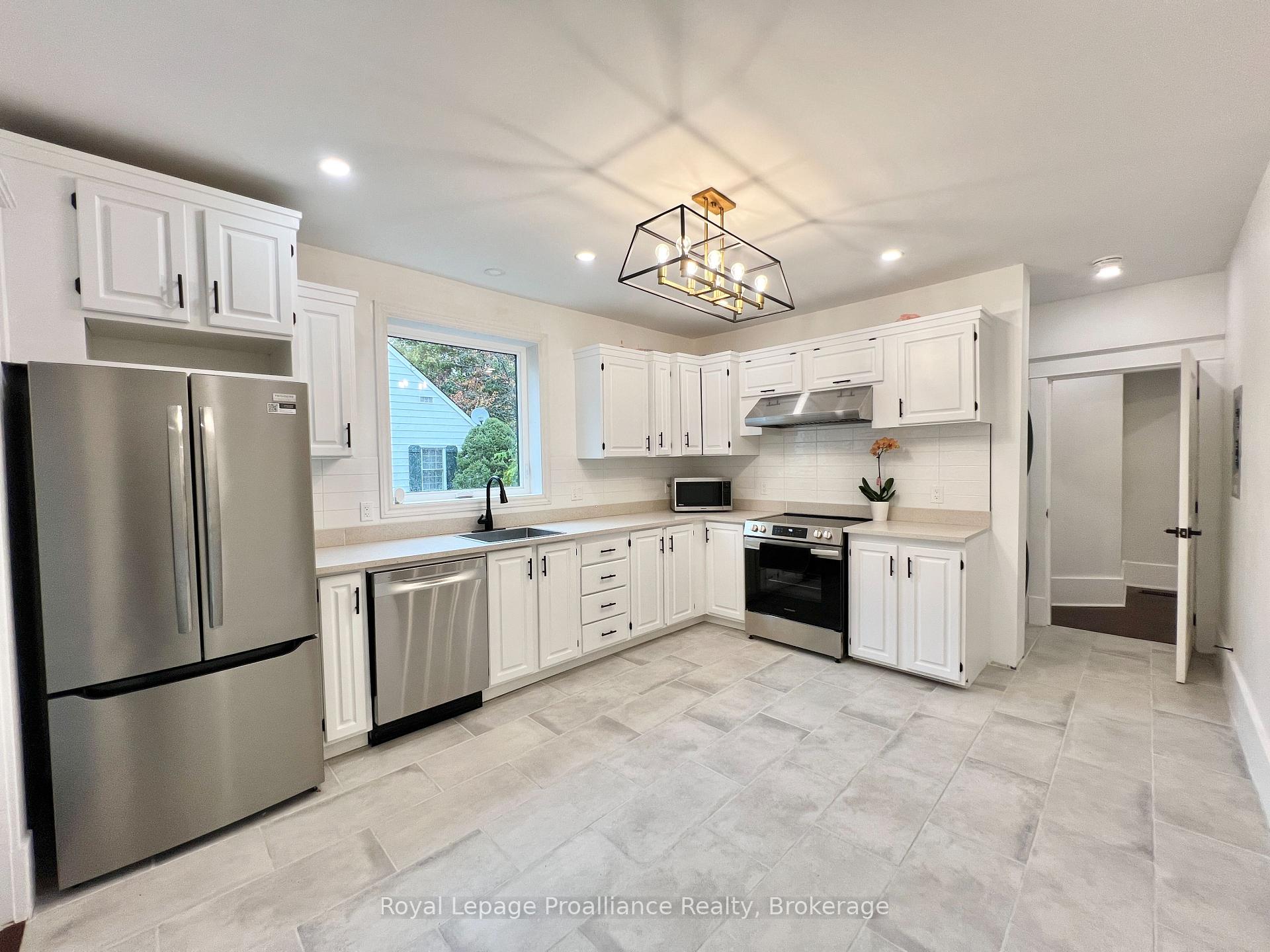 220 Foster Avenue B, Belleville — photo 4 of 5