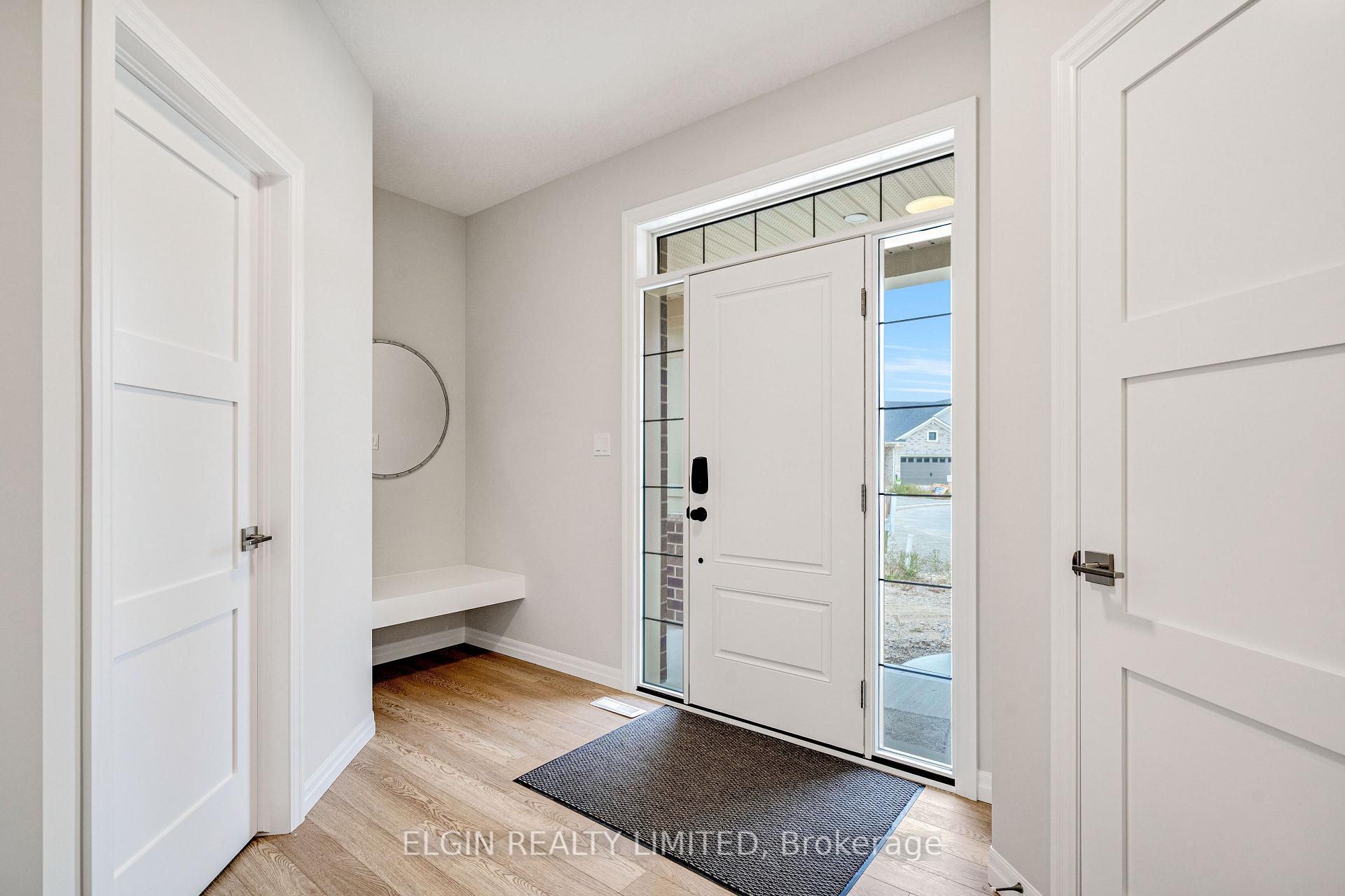 8 Columbus Court, Central Elgin — photo 3 of 5