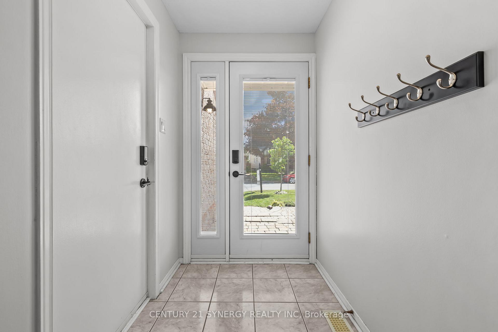 497 Rougemount Crescent, Orleans - Cumberland and Area — photo 3 of 5