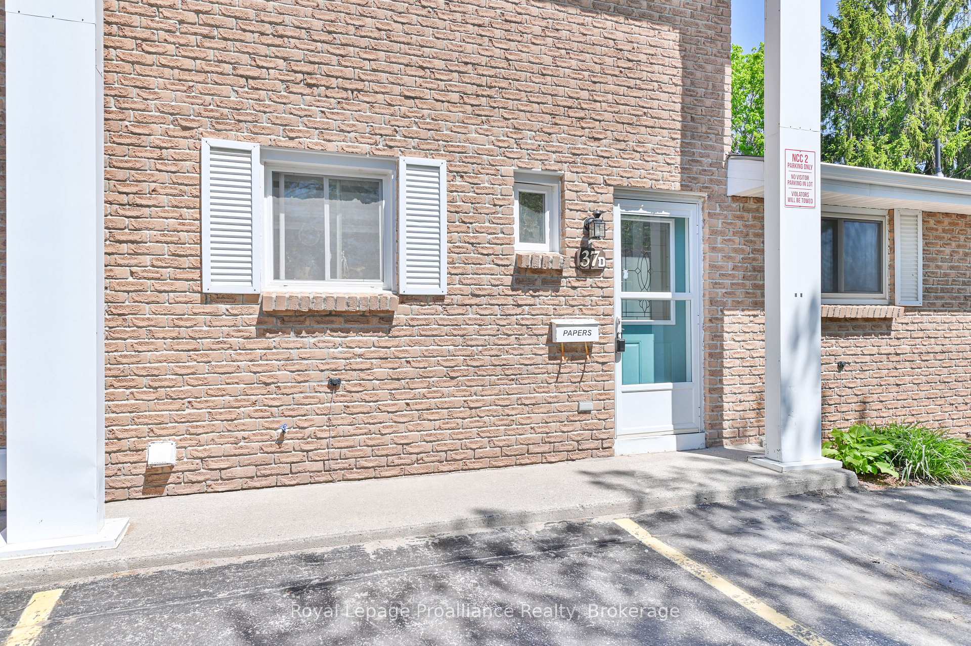 37 Young Street D, Brighton — photo 4 of 5