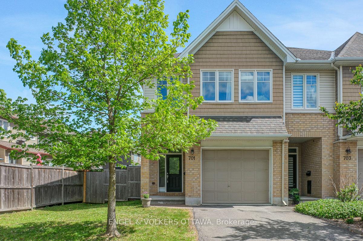 701 Hazelnut Crescent, Blossom Park - Airport and Area, ON K1T 0K1 — Blossom Park - Airport and Area, Ontario