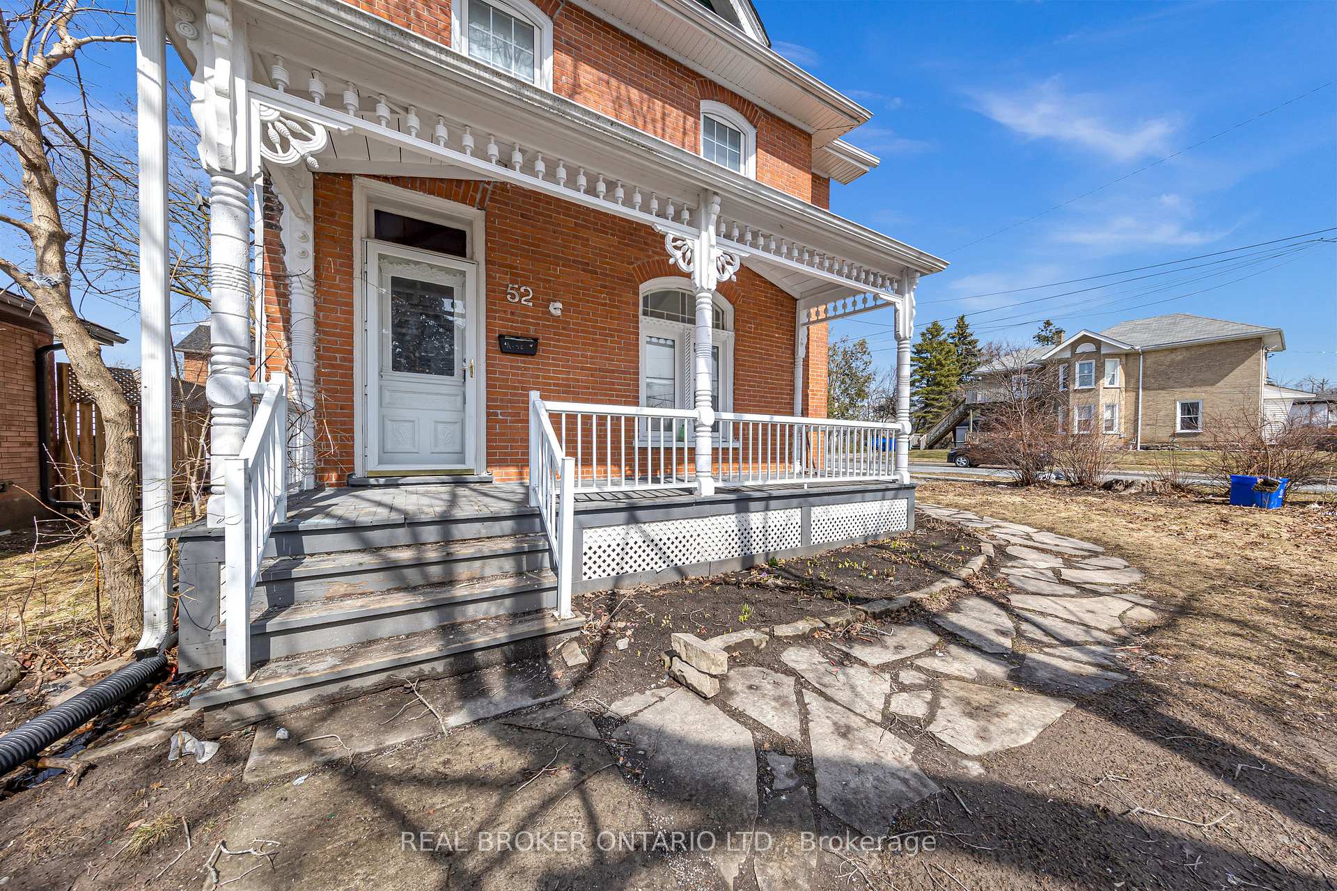 52 Victoria Avenue N MAIN, Peterborough — photo 2 of 5